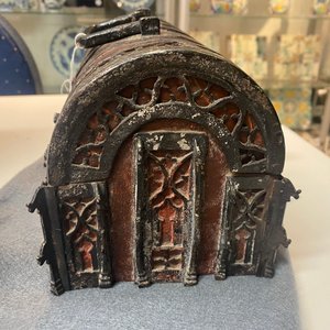 A partly red painted cast iron casket, France, 15th C. — photo 25
