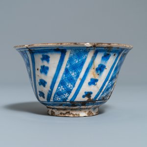 A Persian blue and white vase, a bowl and a dish, Syria and/or Iran, 18/19th C. — 照片 11