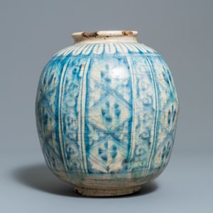 A Persian blue and white vase, a bowl and a dish, Syria and/or Iran, 18/19th C. — 照片 2