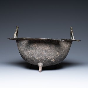 A Persian bronze tripod cauldron, Khorasan, Iran, 12/13th C. — photo 2