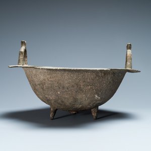 A Persian bronze tripod cauldron, Khorasan, Iran, 12/13th C. — photo 2