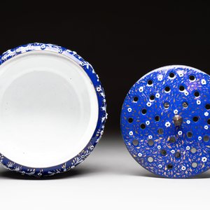 A Persian enamel and bone-inlaid frame, and an enamel flower holder, 19/20th C. — foto 8