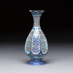 A Persian minakari enamelled copper vase, 20th C. — 照片 3