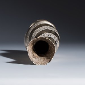 A Persian or Iranian silver vase with twisted floral design — 照片 5