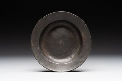 A pewter 'dobbelier' or saucer dish, The Netherlands, 16/17th C.