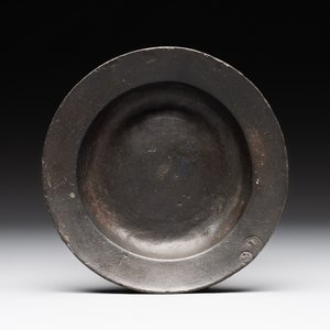 A pewter 'dobbelier' or saucer dish, The Netherlands, 16/17th C. — foto 1