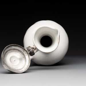 A pewter-mounted white Dutch Delftware jug, 17th C. — photo 6