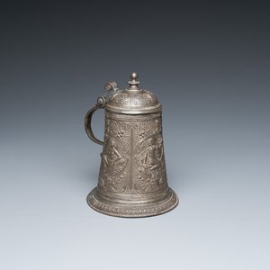 A pewter 'Three continents' mug and cover, monogram CE for Caspar Enderlein (1560–1633), Nuremberg, 16/17th C. — photo 1