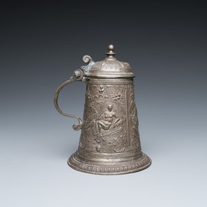 A pewter 'Three continents' mug and cover, monogram CE for Caspar Enderlein (1560–1633), Nuremberg, 16/17th C. — photo 2