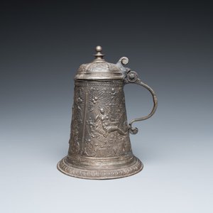 A pewter 'Three continents' mug and cover, monogram CE for Caspar Enderlein (1560–1633), Nuremberg, 16/17th C. — photo 4
