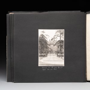 A photo album documenting the Huanggutun incident, prominent figures of China and sights of Beijing in the early 20th C., dated 1928 — foto 26