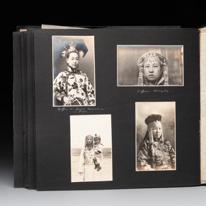 A photo album documenting the Huanggutun incident, prominent figures of China and sights of Beijing in the early 20th C., dated 1928 — foto 32