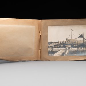 A photo album 'Fête du quarantenaire de S. M. KHAI-DINH empereur d'Annam', Vietnam, dated Oct. 1924 — photo 2