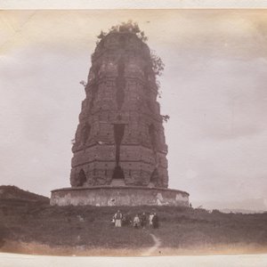 A photo album with sights, landmarks and people of China, incl. Canton, Shanghai, Hangzhou, Guanghzou and Hong Kong, late 19/early 20th C. — photo 20