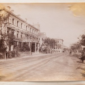 A photo album with sights, landmarks and people of China, incl. Canton, Shanghai, Hangzhou, Guanghzou and Hong Kong, late 19/early 20th C. — photo 3