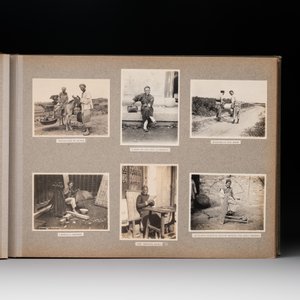 A photo album with sights, landmarks and people of Shanghai, 19/20th C. — photo 13