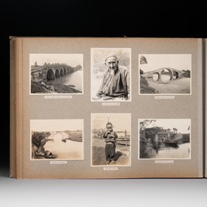 A photo album with sights, landmarks and people of Shanghai, 19/20th C. — photo 38