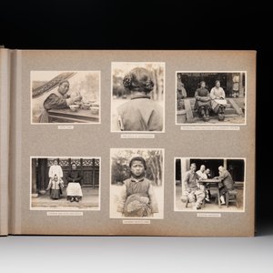 A photo album with sights, landmarks and people of Shanghai, 19/20th C. — photo 7