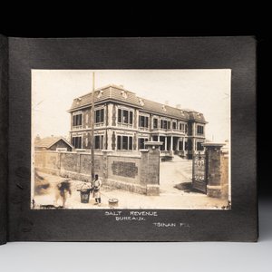 A photo album with the architectural inventory of the German enclave in Jinan (Tsinan Fou - Kai Fengou), 20th C. — foto 12