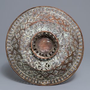 A pierced and engraved brass bowl, Spain or Italy, 17th C. — 照片 2