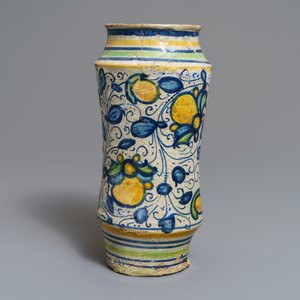 A polychrome 'a foglie' maiolica albarello, Lyon or Montpellier, France, 16th C. — photo 4