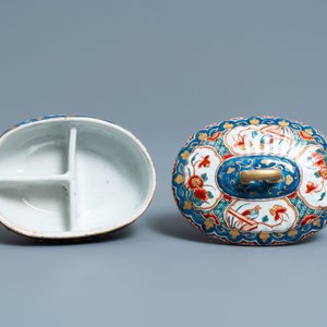 A polychrome and gilded Dutch Delft spice box and cover, early 18th C. — photo 6
