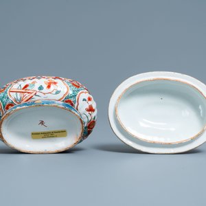 A polychrome and gilded Dutch Delft spice box and cover, early 18th C. — photo 7