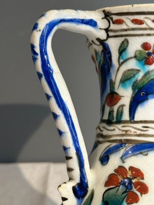 A polychrome and gilt Iznik ewer with tulips, carnation flowers and saz leaves, Turkey, ca. 1600 — foto 16