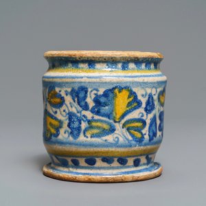 A polychrome Antwerp maiolica albarello, 2nd half 16th C. — 照片 3