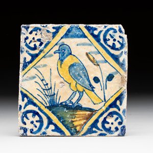 A polychrome Antwerp maiolica 'bird' tile, late 16th C. — photo 1