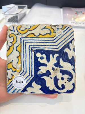 A polychrome Antwerp maiolica 'ornamental' tile, ca. 1560 — photo 1