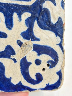 A polychrome Antwerp maiolica 'ornamental' tile, ca. 1560 — photo 5