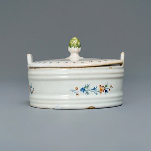 A polychrome Brussels faience 'à la haie fleurie' butter tub and cover, 18th C. — 照片 4