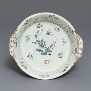 A polychrome Brussels faience 'à la haie fleurie' reticulated basket, 18th C. — photo 1