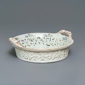 A polychrome Brussels faience 'à la haie fleurie' reticulated basket, 18th C. — photo 2
