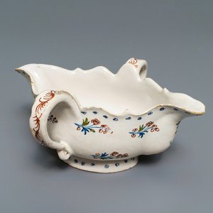 A polychrome Brussels faience 'à la haie fleurie' sauce boat, 18th C. — 照片 1