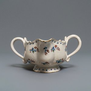 A polychrome Brussels faience 'à la haie fleurie' sauce boat, 18th C. — 照片 4
