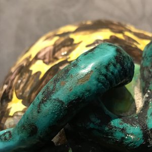 A polychrome Brussels faience box and cover in the shape of a turtle, 18th C. — 照片 12