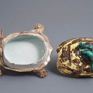 A polychrome Brussels faience box and cover in the shape of a turtle, 18th C. — 照片 6
