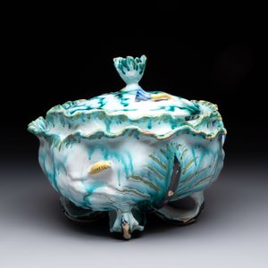 A polychrome Brussels faience 'cabbage' tureen and cover, 18th C. — photo 2