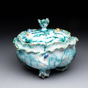 A polychrome Brussels faience 'cabbage' tureen and cover, 18th C. — photo 4