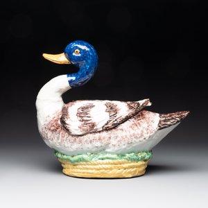 A polychrome Brussels faience duck-shaped tureen and cover, 2nd half 18th C. — photo 2