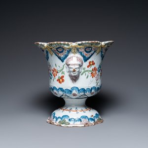 A polychrome Brussels faience jardinière, 18th C. — photo 2