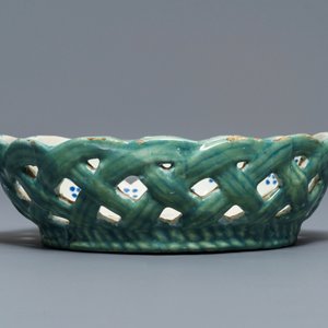 A polychrome Brussels faience 'landscape' basket, 18th C. — 照片 3