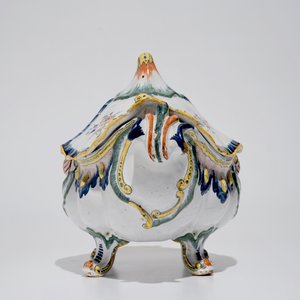 A polychrome Brussels faience Rococo tureen and cover, 18th C. — photo 4