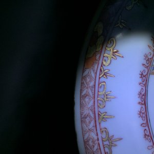 A polychrome Chinese "South Sea bubble" plate with a harlequin, Kangxi/Yongzheng — photo 6