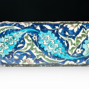A polychrome Damascus pottery border tile with floral design, 17th C. — photo 1