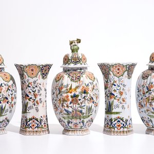 A polychrome Delft style five-piece garniture, France, 19th C. — 照片 3