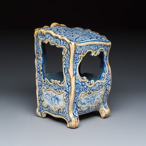 A polychrome Delft style French faience model of a carriage — photo 6