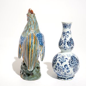A polychrome Delft style rooster and a blue and white vase, Dèsvres, France, 19th C. — photo 3